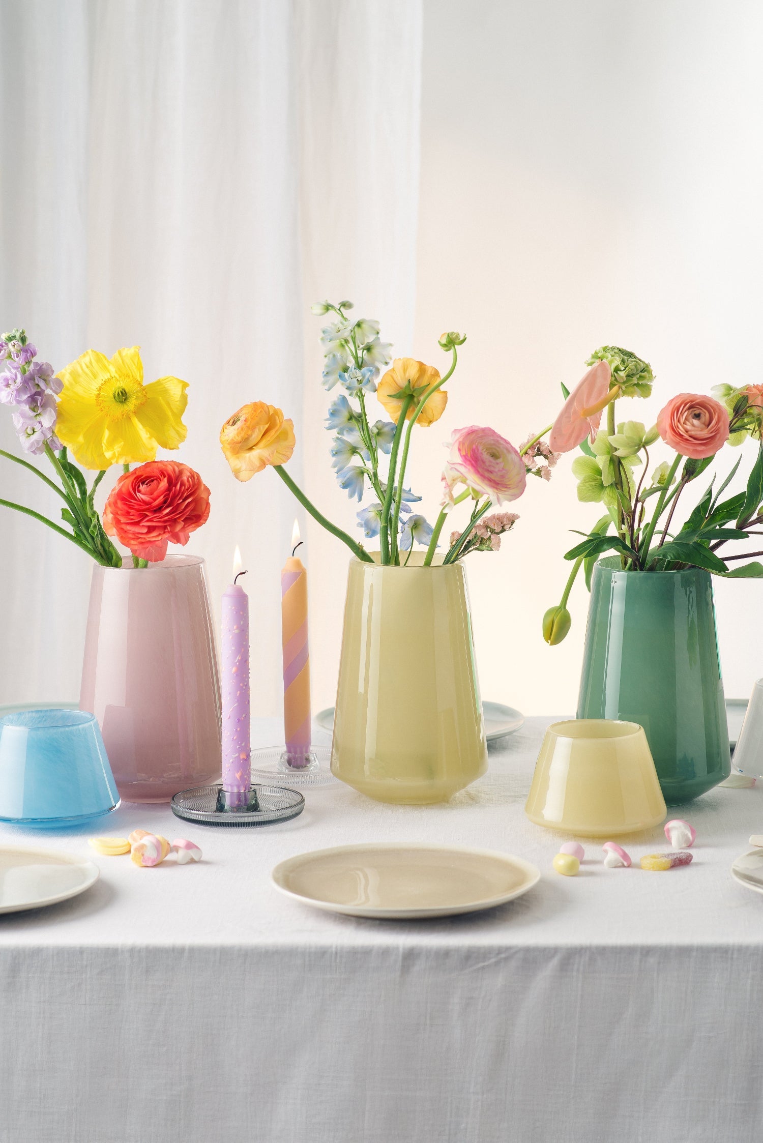 Vaser i glass – store og små glassvaser til blomster – Hadeland Glassverk