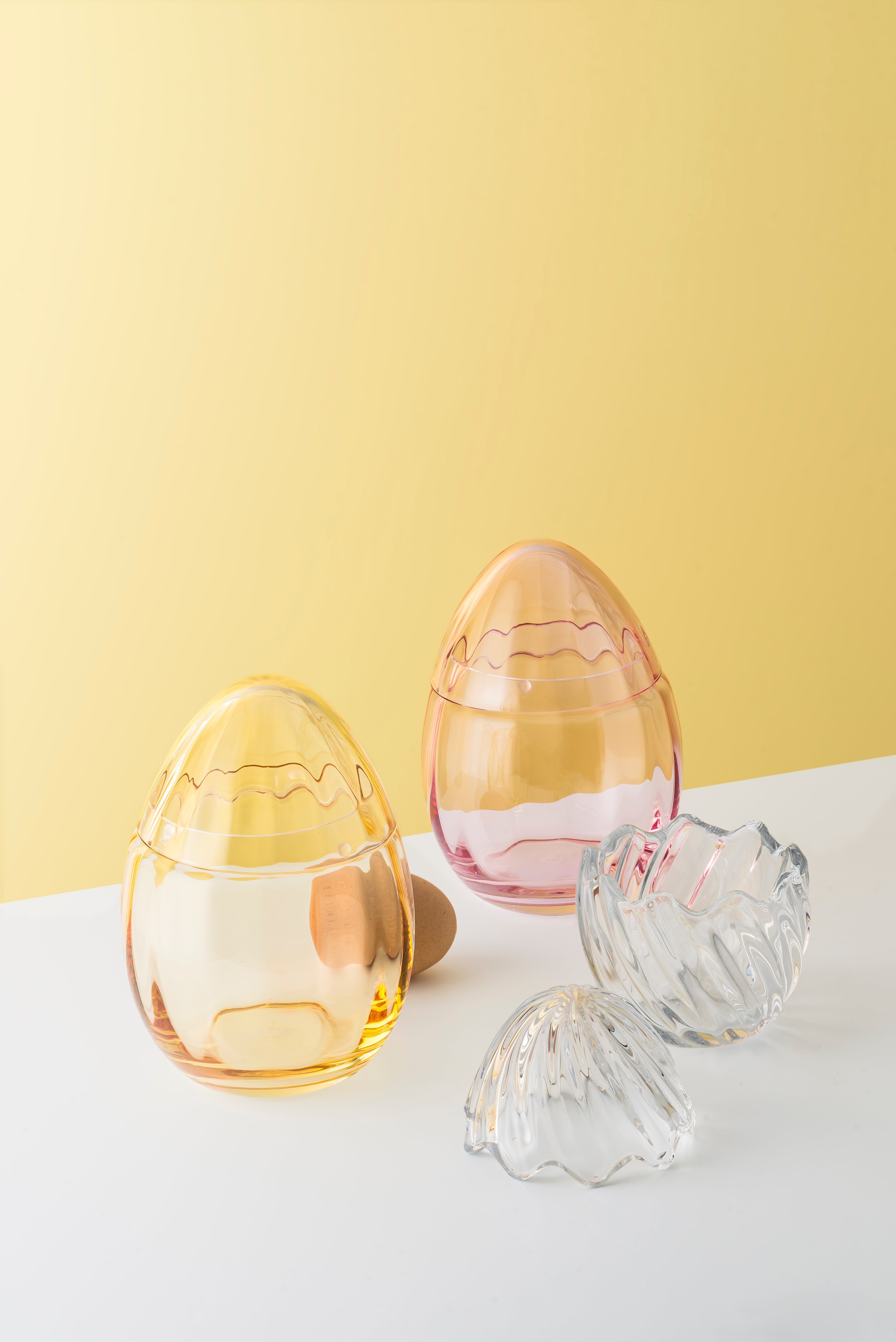 GLASS EGG WITH LID YELLOW 15 CM