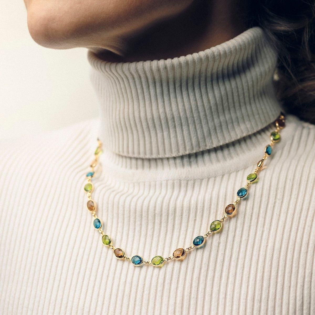 LYSNE HALSKJEDE M/BLÅ