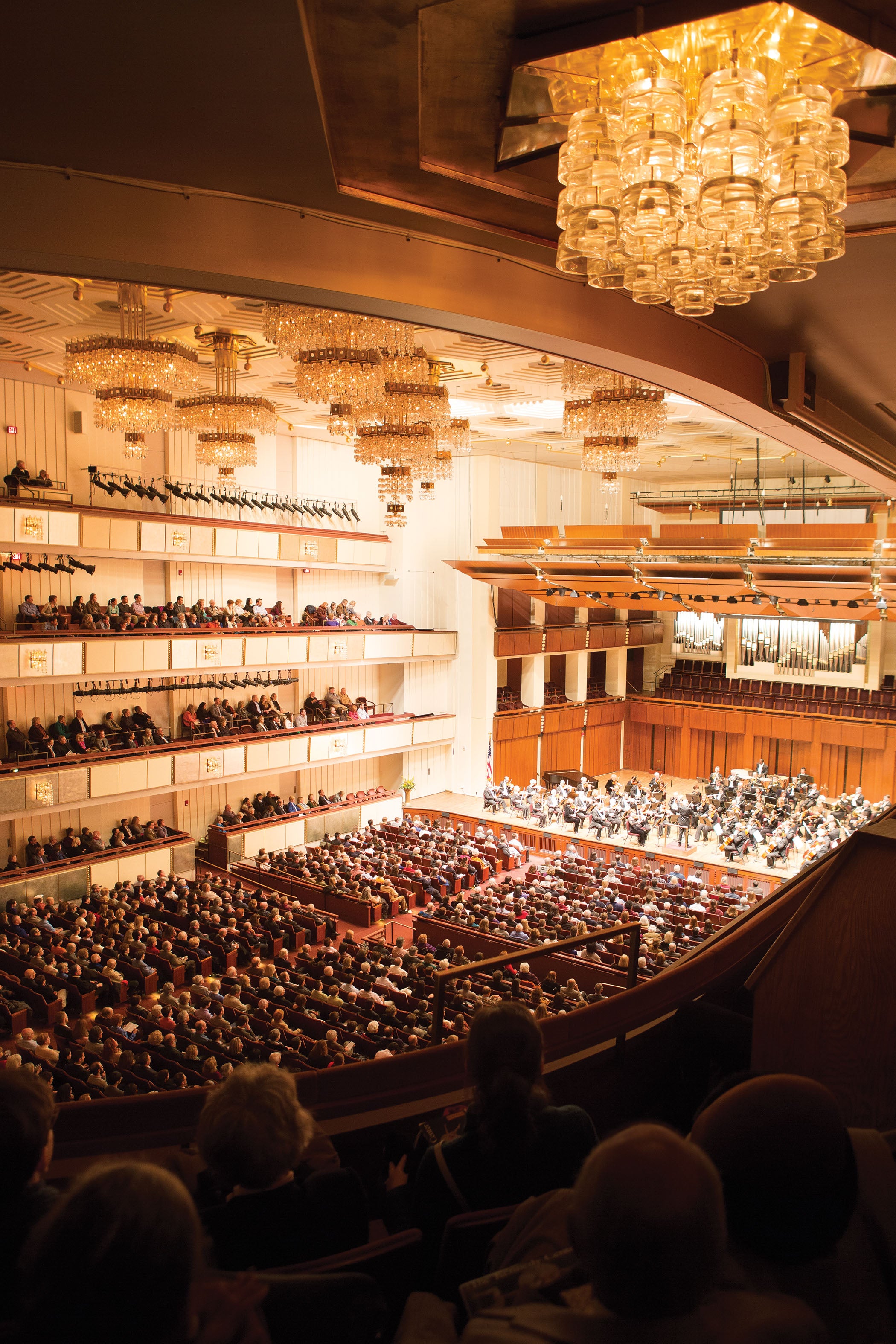 Hadeland Glassverk lyskroner i Concert Hall, The Kennedy Center, Washington DC.
