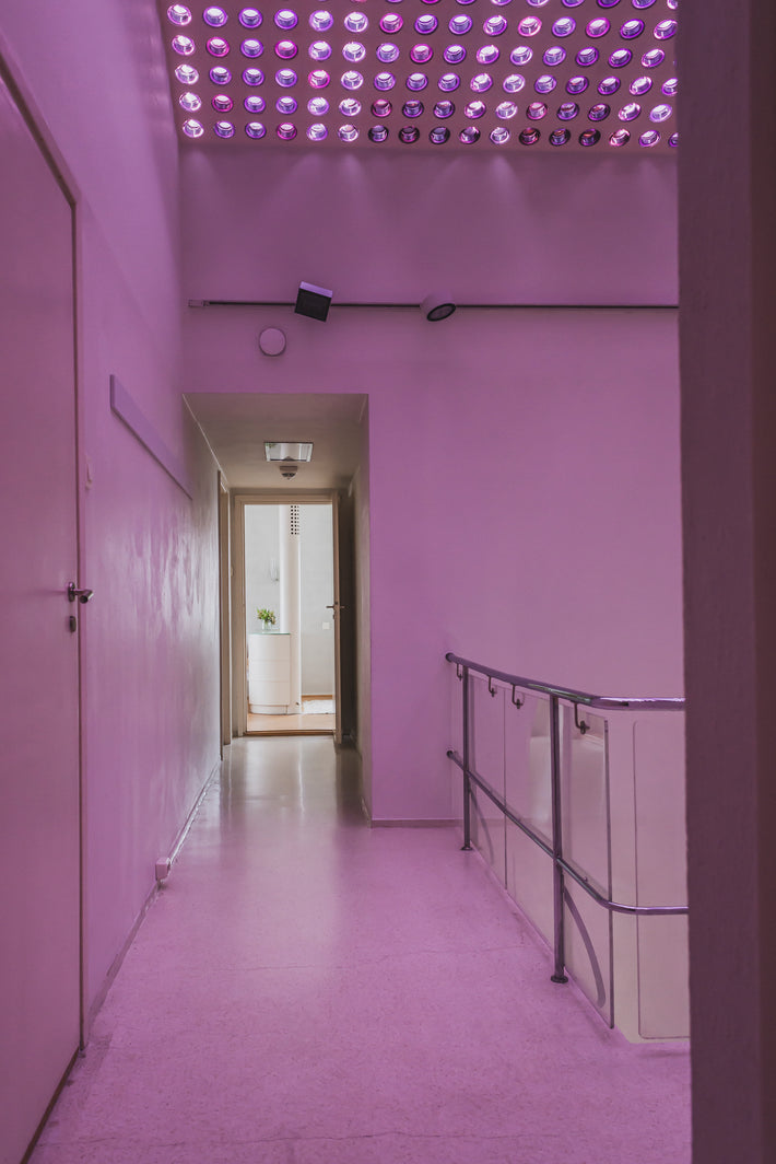 Det karakteristiske overlyset i Villa Stenersen ble reprodusert av Hadeland Glassverk. 