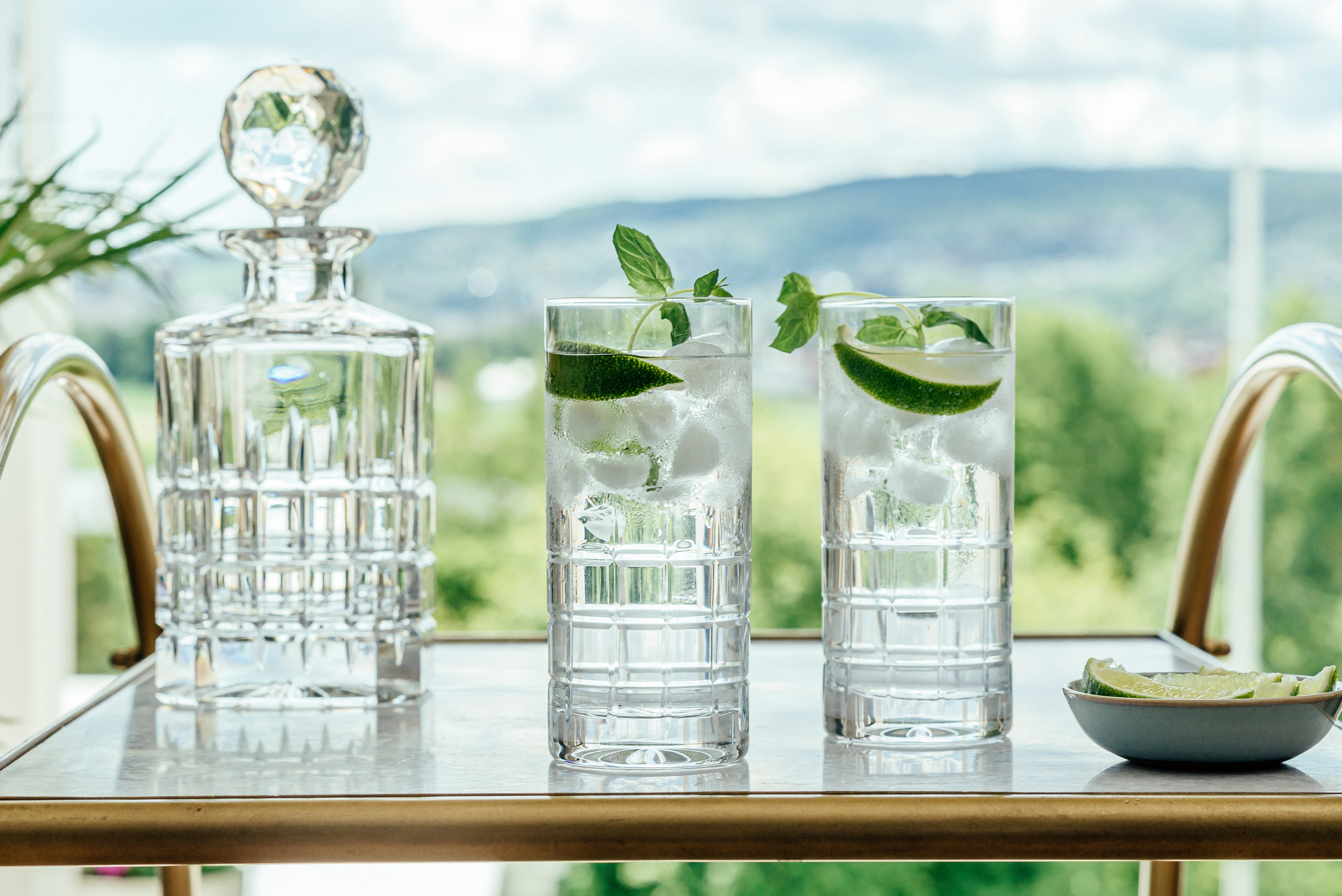 Kube karaffel og longdrinkglass fra Hadeland Glassverk med mocktail.